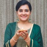 Shruthi Raj Instagram - 1 𝐌𝐈𝐋𝐋𝐈𝐎𝐍 𝐈𝐍𝐒𝐓𝐀 𝐅𝐀𝐌𝐈𝐋𝐘... 𝐈𝐓 𝐌𝐄𝐀𝐍𝐒 𝐀 𝐋𝐎𝐓 𝐓𝐎 𝐌𝐄..𝐓𝐇𝐀𝐍𝐊 𝐘𝐎𝐔 𝐒𝐎 𝐌𝐔𝐂𝐇...𝐖𝐈𝐒𝐇𝐈𝐍𝐆 𝐘𝐎𝐔 𝐀𝐋𝐋 𝐀 𝐇𝐀𝐏𝐏𝐘 𝐃𝐄𝐄𝐏𝐀𝐕𝐀𝐋𝐈 🎆🎆🎆