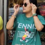Shruthi Raj Instagram - WINDOW SHOPPING 🤭🤭🤭 FUN REELS WITH FRIEND @jaiganeshmahadevan