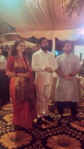 Shruti Marathe Instagram - Was honoured to be invited by the honourable Chief Minister of Maharashtra, at his residence for Ganpati Darshan.  Appreciate his Warmth and Humility 🙏🏻. #ganpatibappamorya  #jaihind #jaimaharashtra