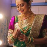 Shruti Marathe Instagram - N ready 😊 #awardnight #performance #bts Video - @ayush_kadu__