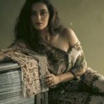 Shruti Marathe Instagram - I am an old soul with young eyes , a vintage heart n a beautiful mind ❤️❤️ Photographer- @shailendra_pardeshi Make up - @apoorva11_bapat Styling - @stylist.chaitalikulkarni Assistant stylist - @ruvi_makeup_and_styling @by_srushti Location - @shubham.panse.studios