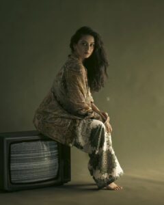 Shruti Marathe Instagram - I am an old soul with young eyes ,
 a vintage heart n a beautiful mind

❤️❤️

Photographer- @shailendra_pardeshi 
Make up - @apoorva11_bapat
Styling - @stylist.chaitalikulkarni
Assistant stylist - @ruvi_makeup_and_styling @by_srushti
Location - @shubham.panse.studios