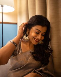 Shruti Ramachandran Instagram - #kalyannavaratri 

Make up and hair courtesy @the_color_pallete ❤️
Photography @premsampaul