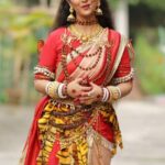 Shweta Bhattacharya Instagram - নবপত্রিকায় দেবীর নয় রূপের গাথা নিয়ে Zee বাংলার নিবেদন "নবপত্রিকায় দেবীবরণ"। মহালয়ার পুণ্যপ্রভাতে দেখুন #NobopotrikayeDebiboron আগামীকাল ভোর 5টায় শুধুমাত্র #ZeeBangla-র পর্দায়। #Mahalaya2023 #FBDurgaPujo #DurgaPuja2023 #MahalayaReels #ZBReels #ZbrOct23 #ZeeOnTheGoReels