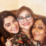Shweta Bhattacharya Instagram - Projapoti 100 day’s celebration ❤️ #happyme #us #lovethem #positivevibes #projapoti🦋 #instagram #instagood #instadaily #instafashion #instawoman