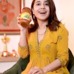 Shweta Tripathi Instagram - Diwali ka tyohaar hai, jo mann kare, vo bana lo. @mothers_recipe ke saath, swaad ke diye jala lo. Manao #TyohaarApneAndaazMein 🪔✨