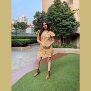 Simran Natekar Instagram - ☺️👢😷