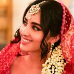Simrat Kaur Instagram - Muskan ke chehre pe apki di hui muskan hai 🥹🙏🏻❤️ …. And big big thanks to my team @mamta_singh06 for doing my hair❤️ and @umeshkolambekar for doing my makeup… thank you aap dono ka aapne muskan ko itna sundar banaya… Mumbai, Maharashtra