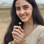 Simrat Kaur Instagram - Duniya ne kaha hum unke ishq mai barbad ho gaye…..lekin unhe kon bataye ki hum aabad ho gaye 🥹❤️✍️… (muskan ne jab border par kiya)