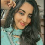 Simrat Kaur Instagram - What goes around comes around. Keep your circle positive, say good words, think good thoughts, do good deeds, expect nothing and appreciate everything 😇❤️