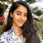 Simrat Kaur Instagram - Kyun aag si laga ke gumsum hai chandni Sone bhi nahin deta mausam ka yeh ishara❤️