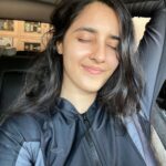 Simrat Kaur Instagram - Kitna important ho gaya hai aaj kal achi skin hona baal hona …. Itna important ho gaya hai ki ab iske liye hum roz stress lete hai … compare kerte hai baki logo se ….. but honestly just give it a break ek bar accept kero khud ko❤️ and see how everything will get better your skin, hair n mental health … mai ye sab isliye bol rahi hu kyuki mai khud ye kerti aai hu … khud ko compare n humesha sochna ki kash meri skin hair ya life uss person jesi hoti … but finally now I accept myself n love my natural self more than ever 🥰🥰🥰 ( this is post workout glow 😛) Mumbai, Maharashtra