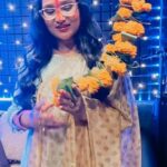 Smrity Sinha Instagram - Chal Chhat Geet Gawal Jaye 🌄🧿🙂❤️ #instagramreels #PriyankaSingh #Indiansinger #chhathmahaparv #Chhatgeetviralsong #Videosong #Viralreels #newsongs2023 #chhatkebaratiya #Filmsong #Chhatgeetviralsong Keep Blessing Always
