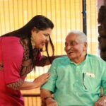 Sneha Sreekumar Instagram - ജീവിതത്തിലെ ഏറ്റവും പ്രിയപ്പെട്ട നിമിഷങ്ങളിൽ ഒന്ന് ❤️❤️ കലാമണ്ഡലം ഗോപിയാശാൻ 😍 📷 @unni_sivan_photography #kathakali #kalamandalamgopi