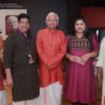 Sneha Sreekumar Instagram - കലാമണ്ഡലം പ്രഭാകരൻ മാഷിന് കേന്ദ്ര സംഗീതനാടക അക്കാദമിയുടെ അമൃത് പുരസ്‌കാരം ലഭിച്ചതിന്റെ ഭാഗമായി കലാമണ്ഡലത്തിൽ നടന്ന അനുമോദന ചടങ്ങിൽ നിന്ന്...... ഓട്ടൻതുള്ളലിനു ആദ്യമായാണ് കേന്ദ്രതലത്തിൽ ഒരു അംഗീകാരം ലഭിക്കുന്നത്.. ഈ നേട്ടം കലാകേരളത്തിന് അഭിമാനം ആണ്.. മാഷിന്റെ ശിഷ്യആവാൻ കഴിഞ്ഞത് അഭിമാനവും ഭാഗ്യവും ആയി കാണുന്നു ❤️❤️❤️ Pic : @pradeeppudhussery