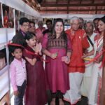 Sneha Sreekumar Instagram - കലാമണ്ഡലം പ്രഭാകരൻ മാഷിന് കേന്ദ്ര സംഗീതനാടക അക്കാദമിയുടെ അമൃത് പുരസ്‌കാരം ലഭിച്ചതിന്റെ ഭാഗമായി കലാമണ്ഡലത്തിൽ നടന്ന അനുമോദന ചടങ്ങിൽ നിന്ന്...... ഓട്ടൻതുള്ളലിനു ആദ്യമായാണ് കേന്ദ്രതലത്തിൽ ഒരു അംഗീകാരം ലഭിക്കുന്നത്.. ഈ നേട്ടം കലാകേരളത്തിന് അഭിമാനം ആണ്.. മാഷിന്റെ ശിഷ്യആവാൻ കഴിഞ്ഞത് അഭിമാനവും ഭാഗ്യവും ആയി കാണുന്നു ❤️❤️❤️ Pic : @pradeeppudhussery