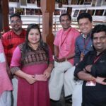 Sneha Sreekumar Instagram - കലാമണ്ഡലം പ്രഭാകരൻ മാഷിന് കേന്ദ്ര സംഗീതനാടക അക്കാദമിയുടെ അമൃത് പുരസ്‌കാരം ലഭിച്ചതിന്റെ ഭാഗമായി കലാമണ്ഡലത്തിൽ നടന്ന അനുമോദന ചടങ്ങിൽ നിന്ന്...... ഓട്ടൻതുള്ളലിനു ആദ്യമായാണ് കേന്ദ്രതലത്തിൽ ഒരു അംഗീകാരം ലഭിക്കുന്നത്.. ഈ നേട്ടം കലാകേരളത്തിന് അഭിമാനം ആണ്.. മാഷിന്റെ ശിഷ്യആവാൻ കഴിഞ്ഞത് അഭിമാനവും ഭാഗ്യവും ആയി കാണുന്നു ❤️❤️❤️ Pic : @pradeeppudhussery