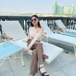 Somi Khan Instagram - At peace 🤎🪑✨ ——————————— Outfit @fashionstruc Palazzo Versace Hotel, Dubai