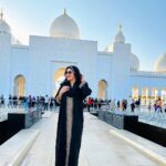 Soniya Bansal Instagram - The future belongs to those who believe in the beauty of their dreams. . #travelphotography #fashionstyle #soniyabansal #soniyabansal #actress #model #fashion #instagram #internationalmodel #actress #soniyabansa #lifestyle#soniyabansal Grand Mosque, Abu Dhabi