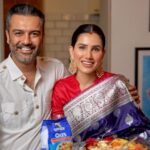 Sonnalli Seygall Instagram - I always knew that my first Karwa Chauth, would be special. After all, it is a celebration of love and togetherness. And my sargi made sure that I could enjoy my day to the fullest! Made with @quaker_india, that is a source of lasting energy*, my sargi was one that helped me stay fuelled through out the day! A special start to a special day, indeed! 😇✨ *Oats contain fibre & slowly absorbed carbohydrates that can increase satiety (providing lasting energy) (See pack for details) #KarwaChauth #Sargi #OatsSargi #Festive #Topical #QuakerOat #Ad