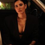 Sonnalli Seygall Instagram - Stole the husband’s suit & car for awards last night 😎 @htcity @ottplayapp Photographs : @mustafa.lightwalla #awardsnight #redcarpet #carstagram #vintagecars #mercedesclassic #classiccars #retroaesthetic