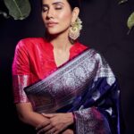 Sonnalli Seygall Instagram - Happy Diwali ✨ May this year be filled with love, abundance, peace & prosperity! 📸: @dieppj #diwalivibes #happydiwali #festivities #diwali💥