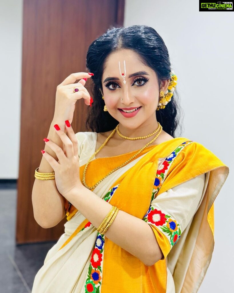 Soumitrisha Kundu Instagram - Hare krishna! 💛 styling @jayi2886 makeup @brushofpritam hair @sarmistha1992