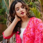 Sowmya Menon Instagram - “Pink is not just a color; it's a state of mind.”💖💖 📷 @posh.be 💄 @alsaa_beauty 👗 @amazebyashiyajesel #actor #shootdays #sparkle