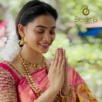 Spandana Palli Instagram - We welcome you to the divine world of South Indian temple Jewellery with Sai Seeta Jewellers! We want you to witness @imspandanaofficial exploring our store for authentic and traditional jewellery that truly symbolises our rich heritage. Adorn yourself with pieces that carry the essence of our culture and craftsmanship. ✨ Come and Visit our store to see the perfect temple jewelleries of our tradition. Hyderabad , Telengana. India