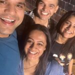 Spruha Joshi Instagram – Celebrating 💯 episodes of Lokmanya with a happy cast and crew.. Wonderful people.. Wonderful vibes! 😇💕