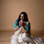 Spruha Joshi Instagram – Hopeful for what this year brings.!
Thank you so much everyone for your wish, it means a lot ❤️

Photos by @smilepm19
Makeup and hair by @thearchanamakeovers
Edit by @siddhi_chikhalkar
Styled by @tanmay_jangam