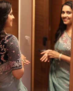 Sri Divya Instagram - Last night’s #RaidMovie Pre Release Event ! 💗

Pretty saree from @alankarabridal_pret
Jewelry by @mspinkpantherjewel 
📸 Captured by @mg_photography06 

#Raid from 10th Nov!