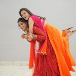 Sri Satya Instagram - Ok pellikuturu @sowmya_dhanalakota 🤪❤️ Inka ne life lo golden days iepoyai po 😂😂 #justkidding #bestfriend #wedding #sangeet #sangeetoutfit Outfit @swayam.designs ❤️ Jewellery @kriyaah002 ❤️ Pc @pellipusthakam.in ❤️