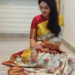Sridevi Vijaykumar Instagram - Wishing you and your family a happy Dussehra 🙏🤗 Saree :@omsai_pattusarees @omsai_designers . . . #dussehra #happydussehra #festival #festivewear #festivevibes #kanchisaree #pattusaree #saraswatipuja #ayudhapooja #vijayadashami #navaratri #celebration #sridevi #sridevivijaykumar