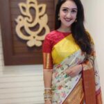 Sridevi Vijaykumar Instagram - Wishing you and your family a happy Dussehra 🙏🤗 Saree :@omsai_pattusarees @omsai_designers . . . #dussehra #happydussehra #festival #festivewear #festivevibes #kanchisaree #pattusaree #saraswatipuja #ayudhapooja #vijayadashami #navaratri #celebration #sridevi #sridevivijaykumar
