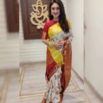 Sridevi Vijaykumar Instagram - Wishing you and your family a happy Dussehra 🙏🤗 Saree :@omsai_pattusarees @omsai_designers . . . #dussehra #happydussehra #festival #festivewear #festivevibes #kanchisaree #pattusaree #saraswatipuja #ayudhapooja #vijayadashami #navaratri #celebration #sridevi #sridevivijaykumar