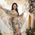 Sridevi Vijaykumar Instagram - Lots of cake candles and smiles😊had a wonderful day...Thank you all for the birthday wishes🤗 @sdcevents.in thank you for the beautiful decor in such a short notice🤗 Jewellery @the_jewel_gallery . . . #birthdayfun #birthdaygirl #mybirthday #happybirthday #celebrate #floral #allwhatilove #happiness #29thoctober #myday #friends #family