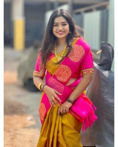 Srinisha Jayaseelan Instagram - இனிய தீபாவளி நல்வாழ்த்துக்கள்🪔💜❤️
📸: @snaps_by_madhu ⚡️
