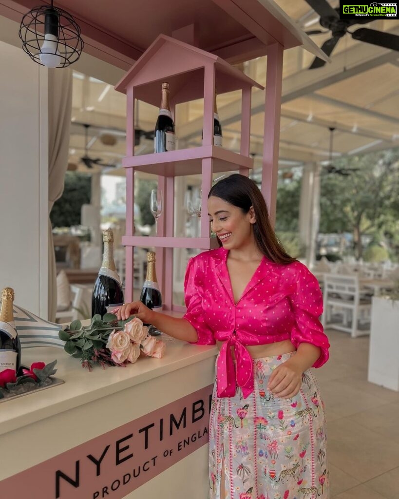 Srishty Rode Instagram - Happy Pink Vibes 🎀💖 Jumeirah Zabeel Saray Hotel, Dubai