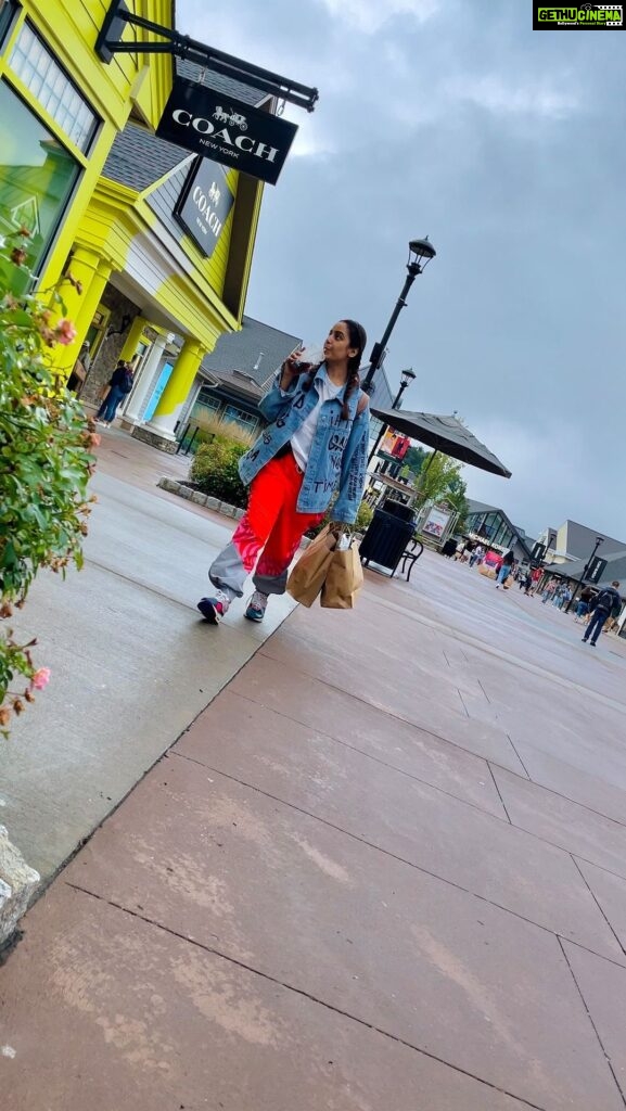 Srishty Rode Instagram - Things I did in #newyorkcity loved solo traveling! Ate some amazing food! Watched shows , shopped and walked sooooooo much hahaha ❤️ . . . . #solotravel #usa #nyc #newyork #newyorkcity #trending