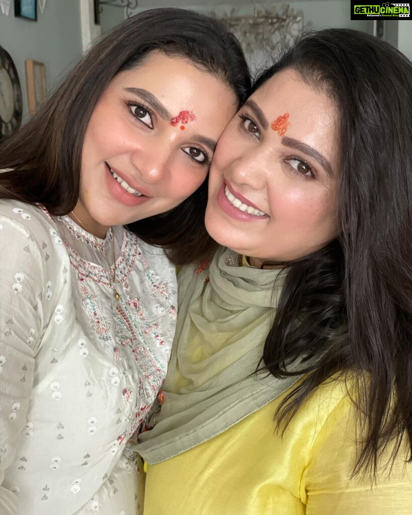 Subhashree Ganguly Instagram - Wishing you a very happy birthday didi . Have a great one @deboshreeganguly_dg more power and strength to you .. We love you ❤️