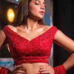 Subhashree Ganguly Instagram - Nothing can dim the light that shines from within ✨❤️ . . . . . . Outfit @kalighataindia Accessories @divinuscreations Stylist duo @sizaa92 @thankgod_itsfashion Assisted by @isuvosri13 Mua @makeupartist.sourab Hair @sarmistha1992 📸 @othoba.neba . . #instagood #instagram #instafashion #fashionista #red #vibes #love #peace #explore