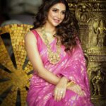 Subhashree Ganguly Instagram - 𝐼 𝒶𝓂 𝒿𝓊𝓈𝓉 𝓉𝓇𝓎𝒾𝓃𝑔 𝓉𝑜 𝒷𝓁𝑜𝑜𝓂 𝓁𝒾𝓀𝑒 𝒶 𝒻𝓁𝑜𝓌𝑒𝓇 𝓉𝑜 𝒻𝒾𝓁𝓁 𝓉𝒽𝑒 𝓌𝑜𝓇𝓁𝒹 𝓌𝒾𝓉𝒽 𝓉𝒽𝑒 𝒻𝓇𝒶𝑔𝓇𝒶𝓃𝒸𝑒 𝑜𝒻 𝒿𝑜𝓎 🌸 . . . . . . . #instagram #instagood #ootd #saree #sareelove #instafashion #fashionista #love #peace #joy