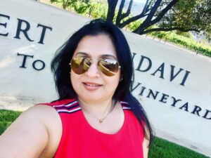 Suchitra Murali Instagram - Maximum justice a selfie could offer..though the head and tail  is out from Robert Mondavi..😃
