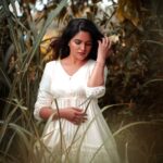 Sukrutha Wagle Instagram - Her masculinity protects her femininity ✨✨🪷✨✨ Beautiful click by @idle_works . . #sukrutha #sukruthawagle #southactress #actress Bangalore, India