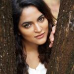 Sukrutha Wagle Instagram - Happiness is seeing life for what it is in all the little moments 💕💕💕 Click by @idle_works . . #sukrutha #sukruthawagle #sukrutha_wagle #actress Bangalore, India