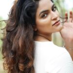 Sukrutha Wagle Instagram - Self Love and Self care is the best potion of happiness 💖 . . Captured by @idle_works . . #sukrutha_wagle #sukrutha #sukruthawagle Bangalore, India