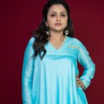 Suma Kanakala Instagram - Have a thriving Thursday 🦋 Styled by @stylebyannapurna Collaboration with Outfit @laya_gonuguntla Makeup @madhu_derangula Hair @chinnisrinu_stylist Photography @valmikiramuphotography #sumakanakala #suma #anchorsuma #anchorsumakanakala #thursday