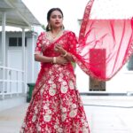 Suma Kanakala Instagram - For Suma Adda tomorrow at 9:30 PM ❤️ Makeup, Nails & Styling @emraanartistry Collaboration with Outfit @shivy_golchha @panchwati_silks Jewellery @aditi_collection Hair @malla_reddy_hairstylist Photography @valmikiramuphotography #sumakanakala #suma #anchorsuma #anchorsumakanakala #sumaadda #etvtelugu #friyay