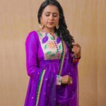 Suma Kanakala Instagram - Find beauty in little things of life 💜 Styled by @officialanahita Style team @pranathivarma.k Collaboration with Outfit @feathersbtq Jewellery @adornablesbysonalimehra Hair @malla_reddy_hairstylist Photography @valmikiramuphotography #sumakanakala #suma #anchorsuma #anchorsumakanakala #purple #friyay #fridayvibes